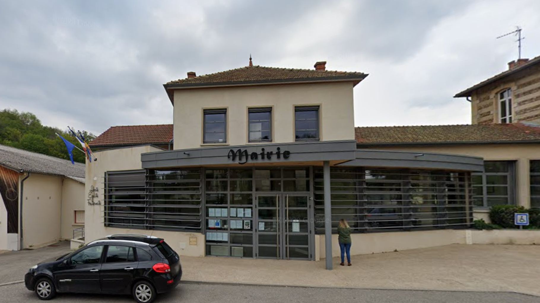 L’agresseur du maire en Isère, un voisin de 60 ans, dit avoir « pété un plomb »