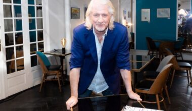 “La fille à genoux devant lui…” : malgré son acte sexuel mimé, Patrick Sébastien a toujours de bons soutiens
