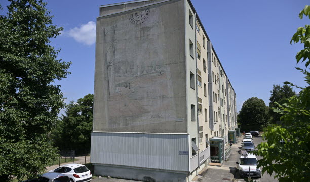 C'est au 16 avenue Paul-Delorme à Sathonay-Camp que l'évadé a été interpellé au bas de l'immeuble. Photo Joël Philippon