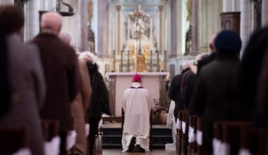 Les évêques de France critiquent la promotion d’un prêtre condamné pour viol sur un adolescent