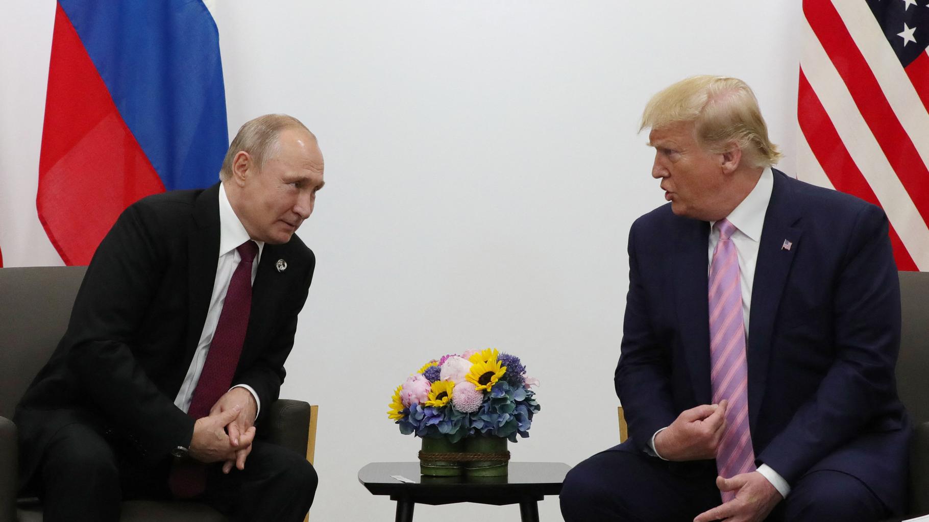 La rencontre entre Trump et Poutine soulève de nombreuses questions, en voici quelques-unes