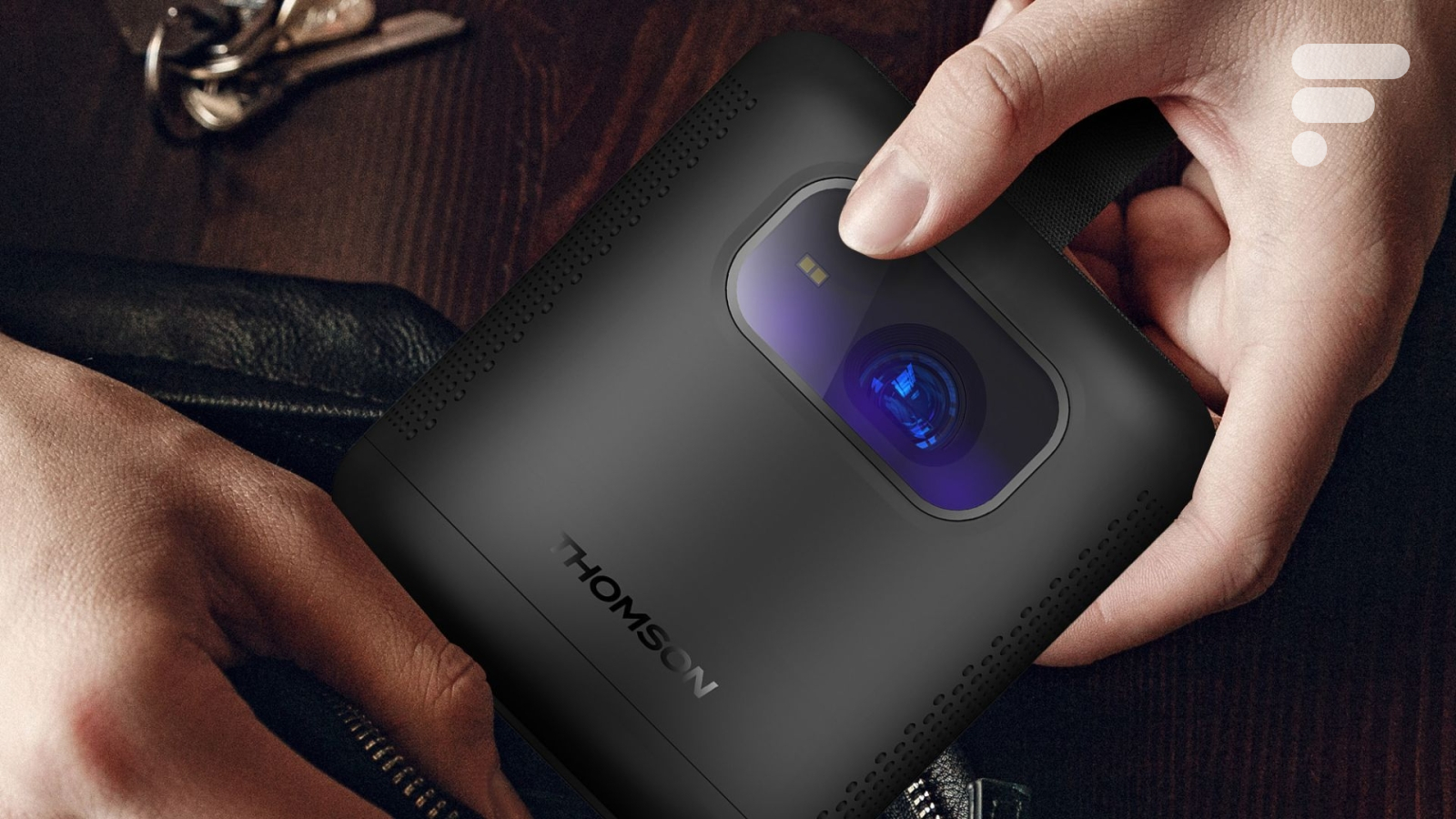 En promo, ce mini vidéoprojecteur FHD avec batterie intégrée est parfait pour vos soirées ciné en plein air