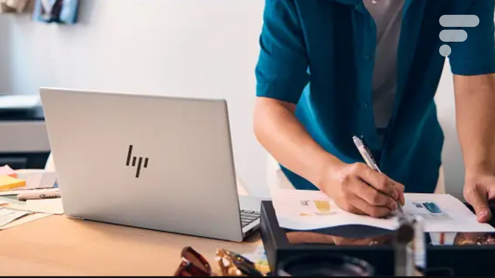 Avec 450€ de moins, ce puissant laptop généreusement équipé (écran OLED 2,8K 120 Hz, Ultra 7 et 32 Go RAM) est le deal parfait pour la rentrée