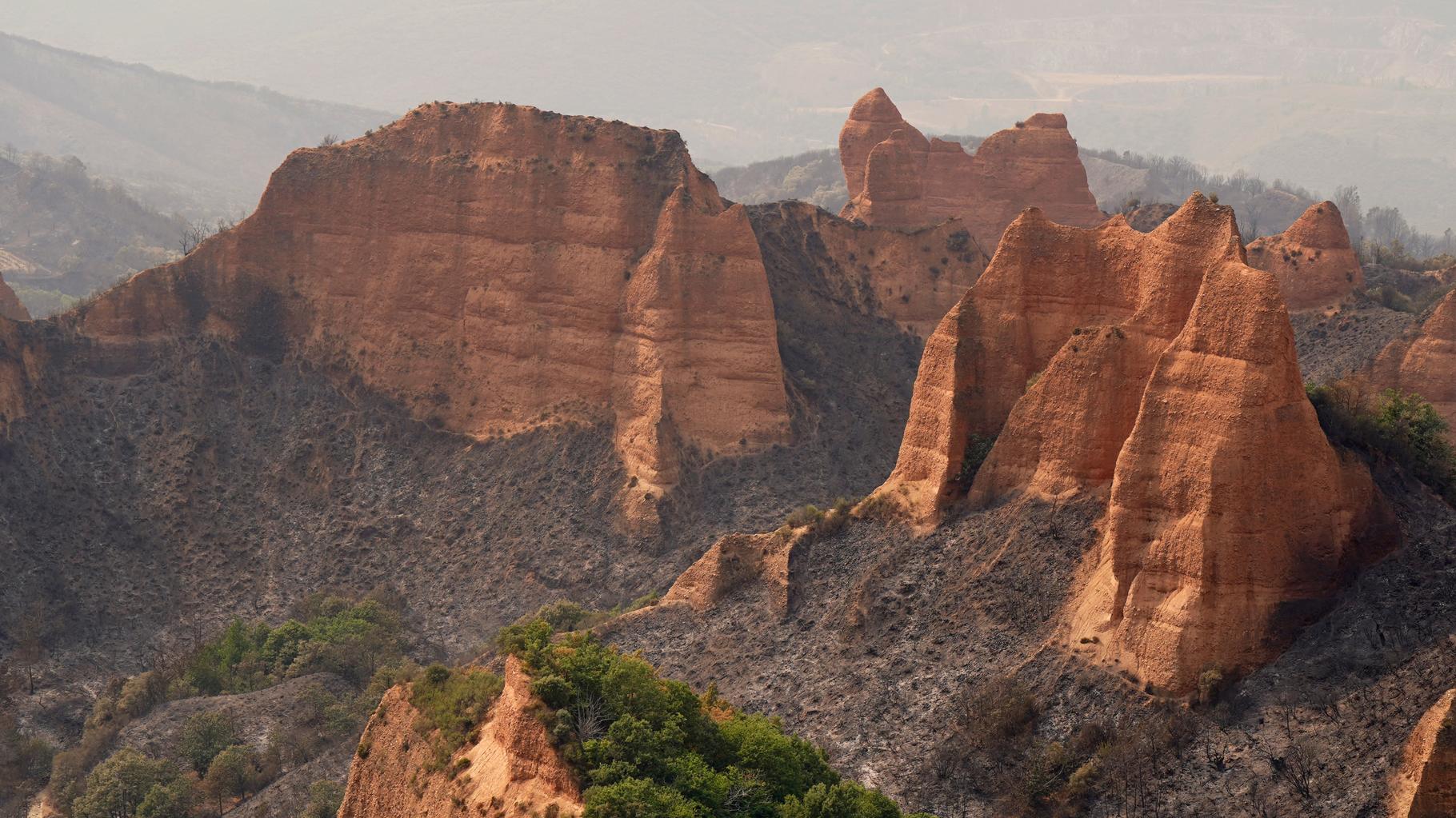 Le site espagnol de Las Médulas classé par l’Unesco ravagé en partie par le feu, des images déchirantes