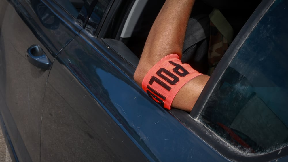Deux automobilistes interpellés dans le 14e à Marseille avec 16 000 euros et 2 armes de poing dans la voiture