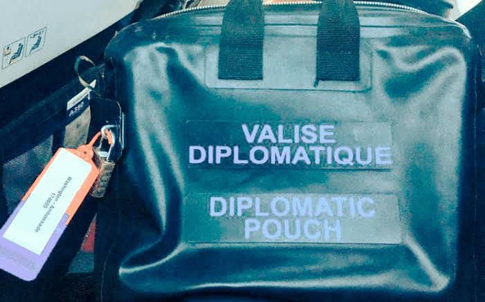 Acheminement des valises diplomatiques : l’Algérie rejette catégoriquement les mesures prises par Paris