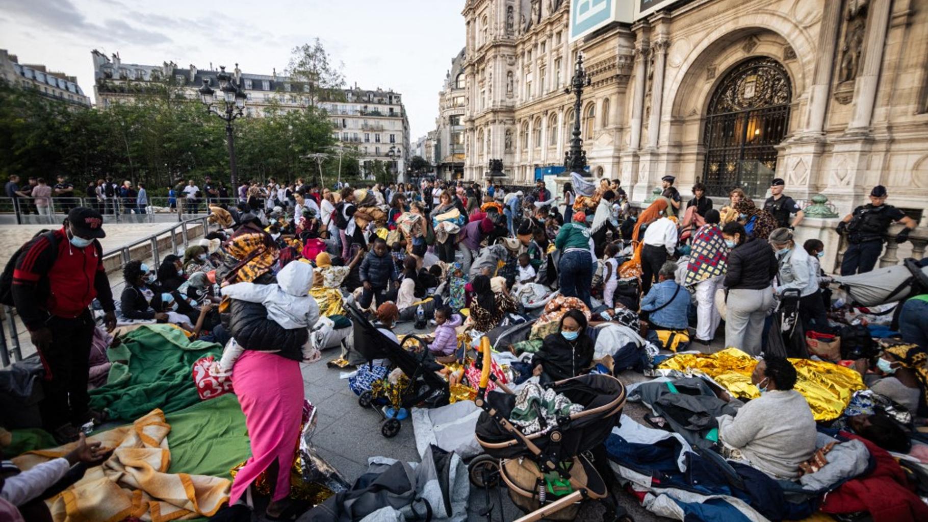 À Paris, la justice saisie après que deux hommes ont uriné sur une femme et ses enfants sans-abri