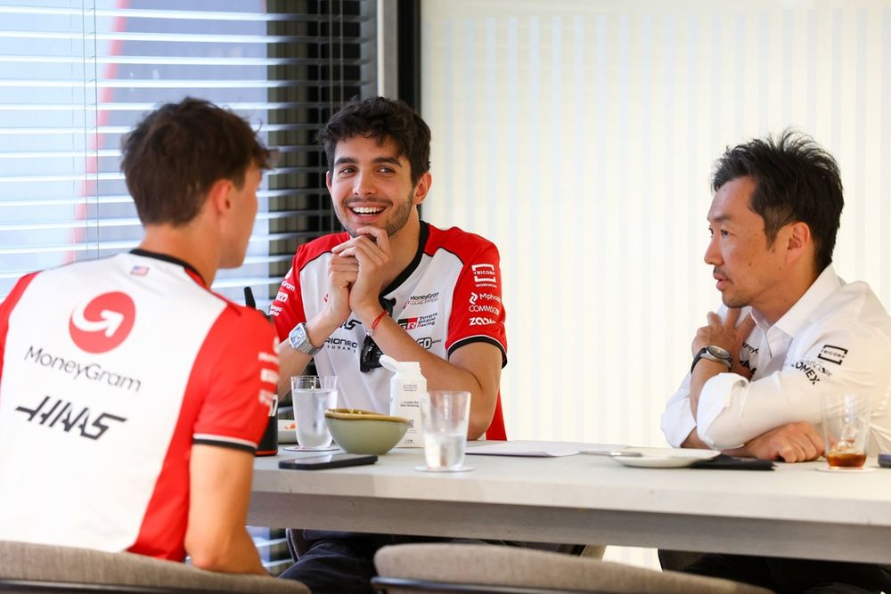Esteban Ocon, Haas F1 Team, Oliver Bearman, Haas F1 Team, Ayao Komatsu, Haas F1 Team