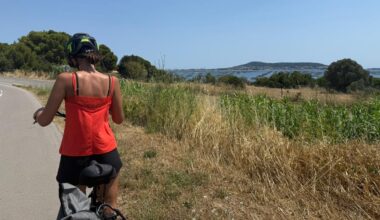 Le bassin de Thau à vélo : une dernière étape pour rejoindre Sète depuis Bouzigues, avec une observation privilégiée des flamants roses