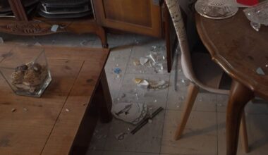 un tir de mortier dévaste l'appartement d'une nonagénaire