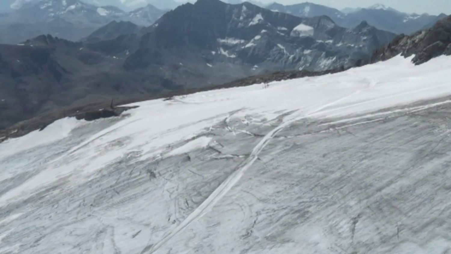 la température grimpe en montagne et les glaciers fondent.