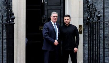 Starmer et Zelensky se rencontrent à Londres et discutent de leurs attentes pour le sommet américano-russe