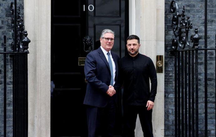 Starmer et Zelensky se rencontrent à Londres et discutent de leurs attentes pour le sommet américano-russe