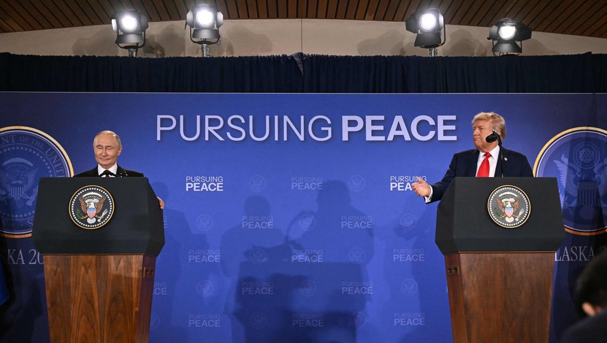 Sommet Trump-Poutine : le président russe espère que "l’entente" conclue avec Trump apportera "la paix en Ukraine" et invite son homologue à Moscou