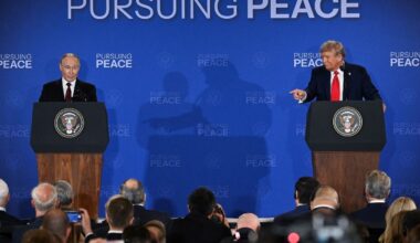Donald Trump et Vladimir Poutine évoquent des "progrès" sans faire d'annonces après leur rencontre en Alaska