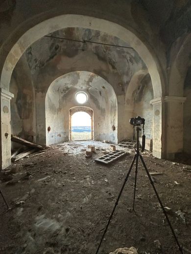 L’appareil est prêt. Cette ruine bulgare peut encore attendre un peu.