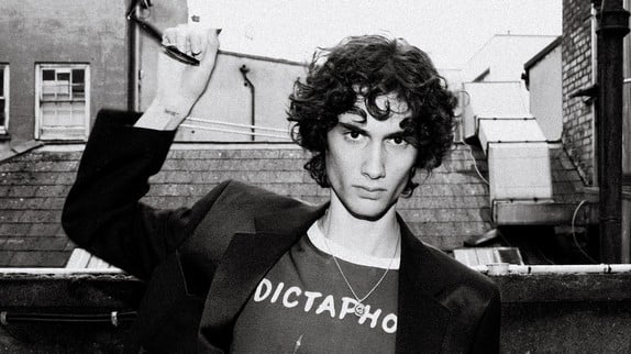 le phénomène Sombr annonce son tout premier album