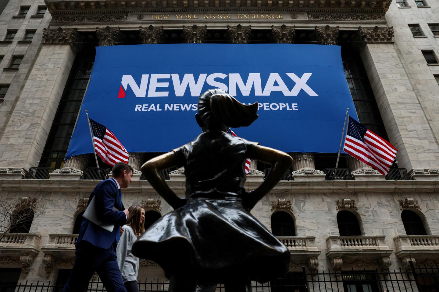 Aux Etats-Unis, la chaîne pro-Trump Newsmax va payer 67 millions de dollars à l’entreprise de machines à voter Dominion