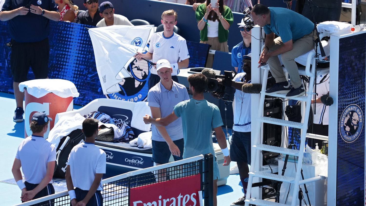 malade, Jannik Sinner abandonne en finale face à Carlos Alcaraz au tournoi de Cincinnati