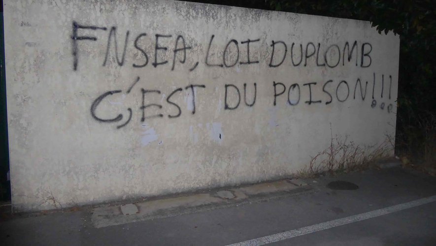 La chambre d’agriculture de l’Hérault à Montpellier visée par des tags contre la loi Duplomb