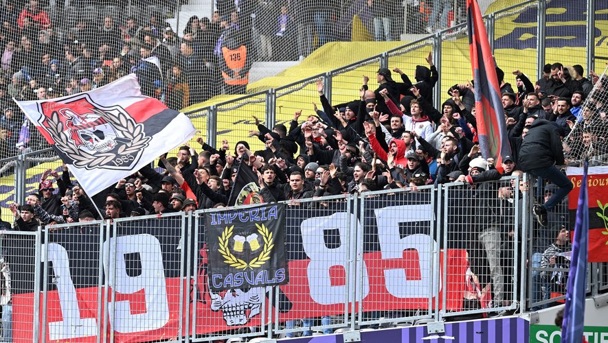"Magouille et grand banditisme" : une banderole déployée par les supporters de Nice face au TFC déclenche une polémique