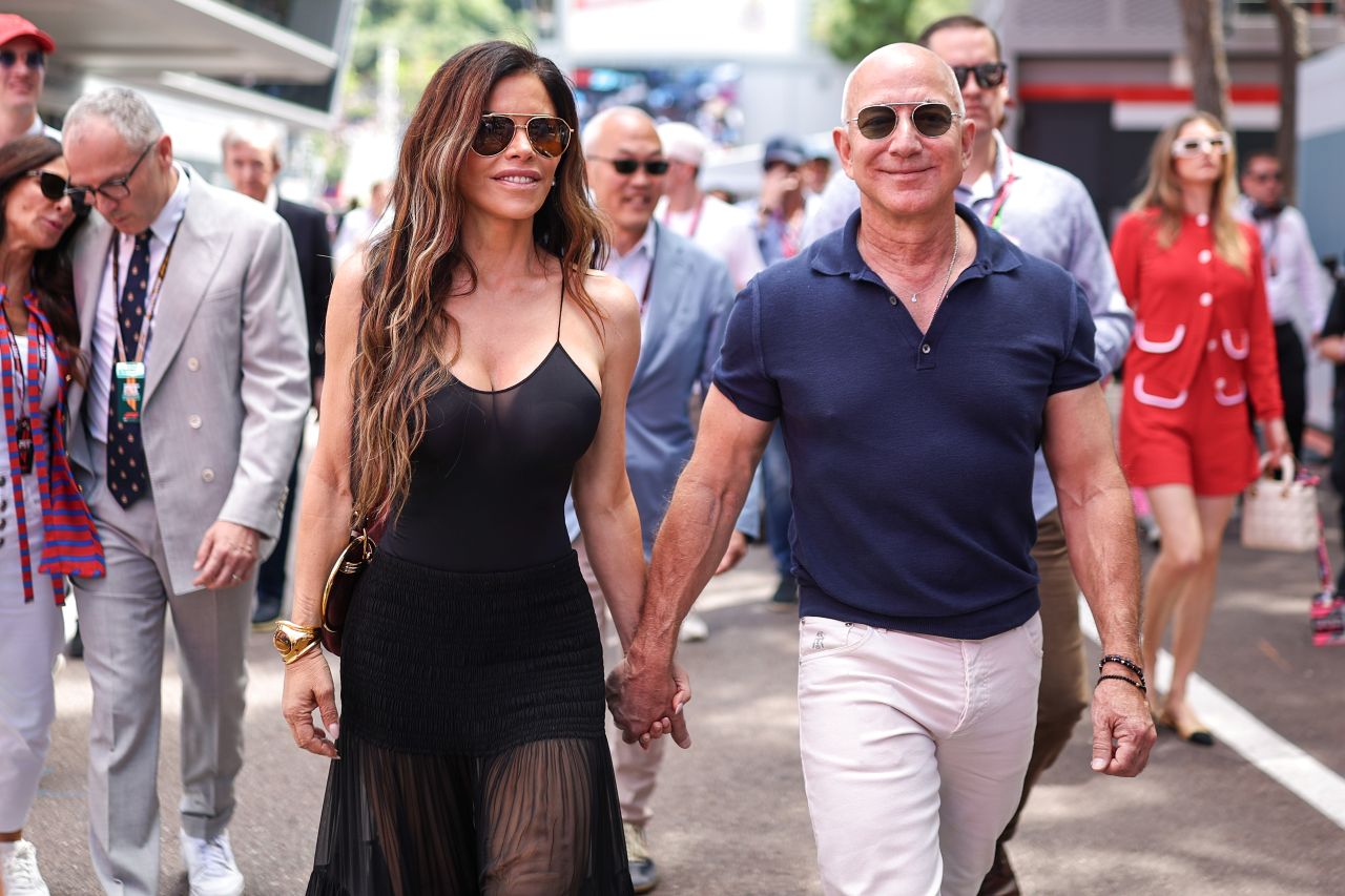 après avoir racheté 007, le milliardaire veut que sa femme soit la prochaine James Bond Girl au cinéma !