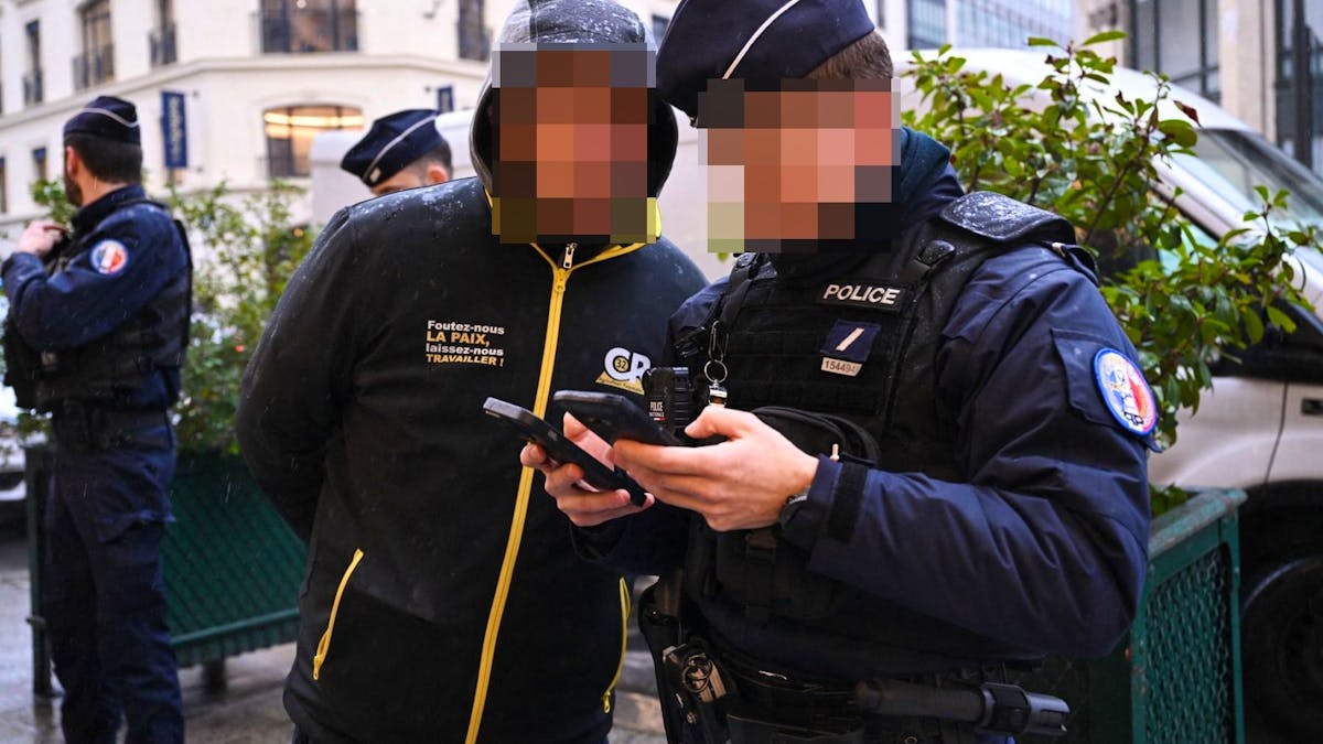 Paris: un policier interpellé pour avoir vendu des infos à des malfrats