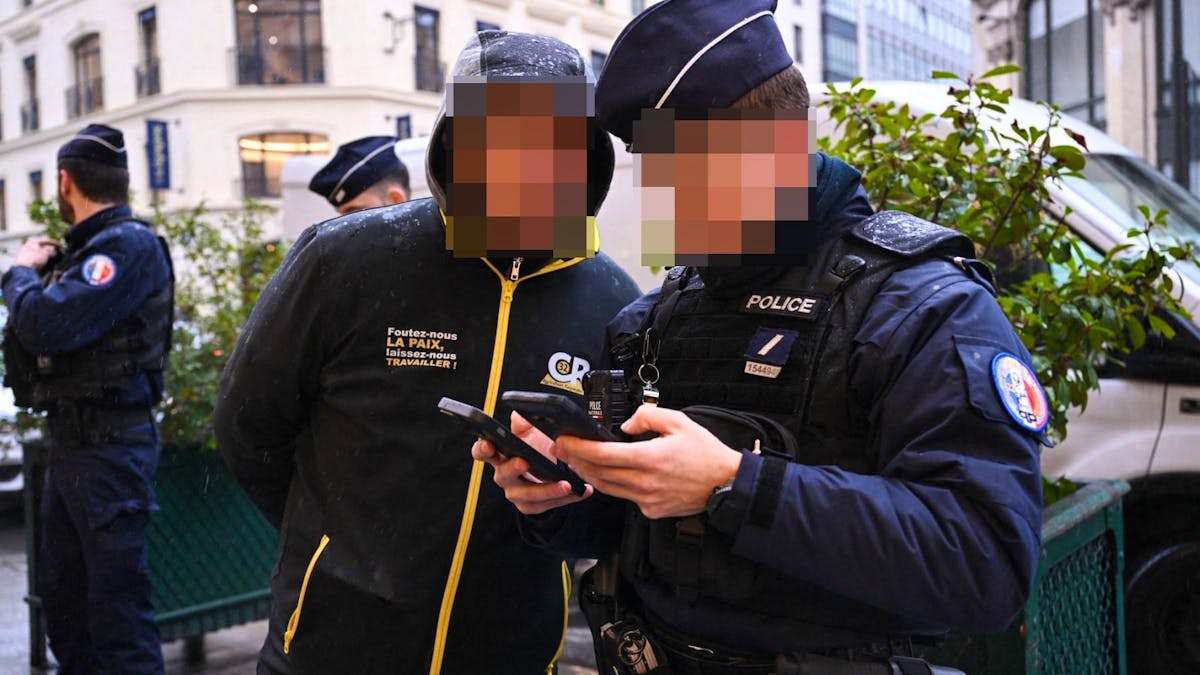 Paris: un policier interpellé pour avoir vendu des infos à des malfrats