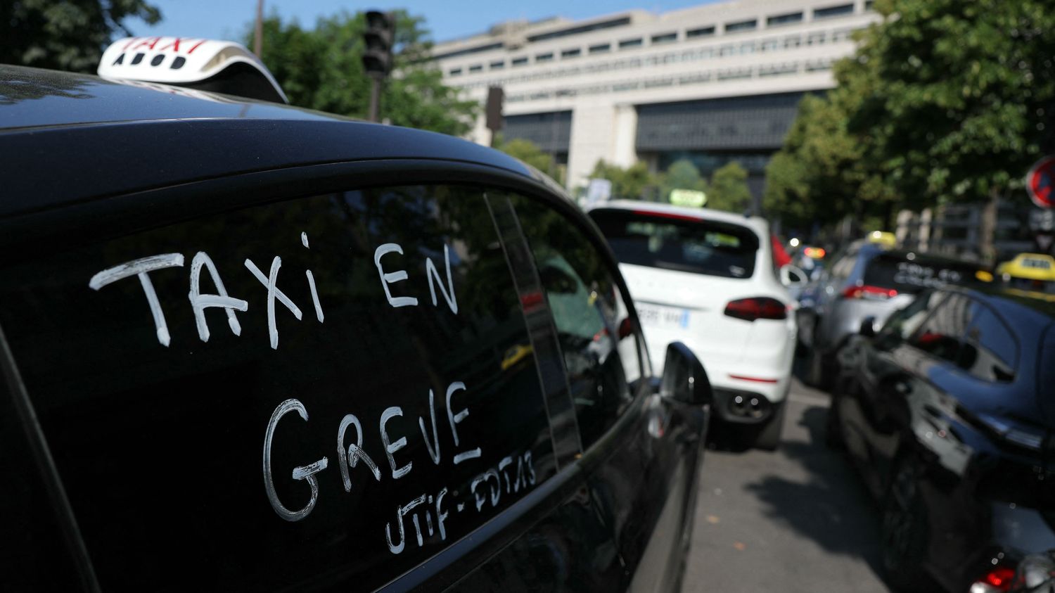 les fédérations de taxis appellent à la mobilisation partout en France à partir du 5 septembre contre les tarifs du transport sanitaire