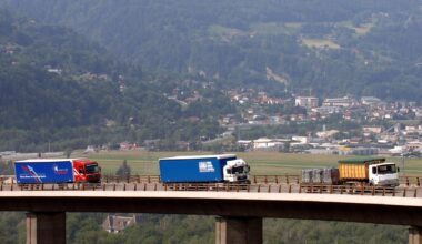 Près de Chamonix, en Haute-Savoie, un bloc de roche tombe sur une voiture et fait deux morts