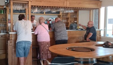 "Je viens ici tous les mardis" : comment les restaurants routiers se réinventent-ils pour survivre ?