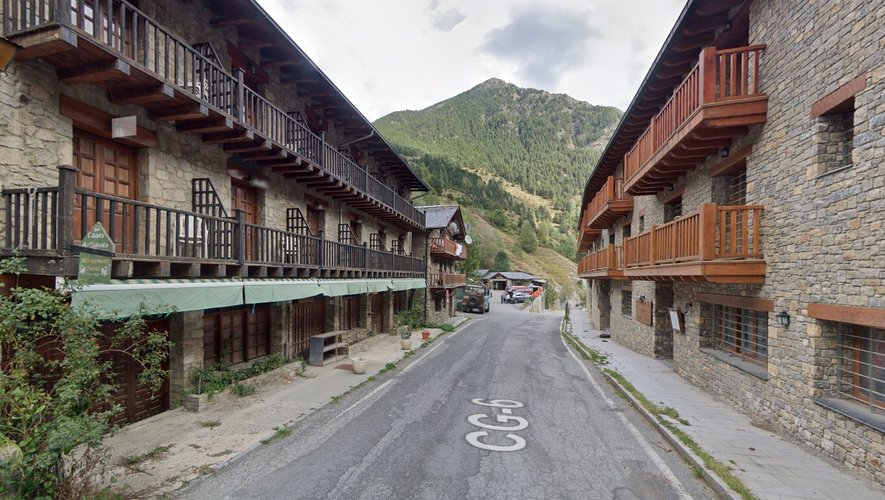 "Je n’ai pas eu de nouvelles depuis" : un éboulement bloque des touristes français dans un village isolé