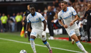"Il s'entraîne tous les jours, à l'écart du groupe avec… Jonathan Rowe ! C'est fantastique", ironise Véronique Rabiot