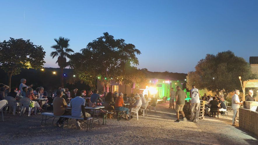 Un rendez-vous mêlant théâtre et saveurs du terroir.