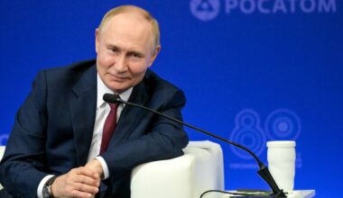 la Russie affirme qu'il n'y a "pas de rencontre prévue" entre Vladimir Poutine et Volodymyr Zelensky