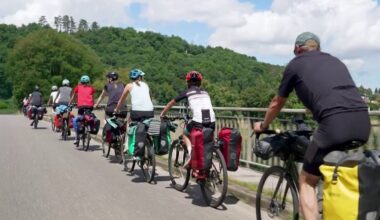 un petit tour de France à vélo, l'aventure au grand air de deux familles sur près 500 km