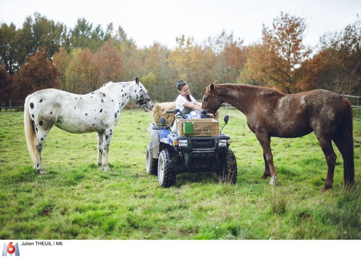 Souriante et déterminée, elle veut désormais conjuguer passion des chevaux et vie de couple.