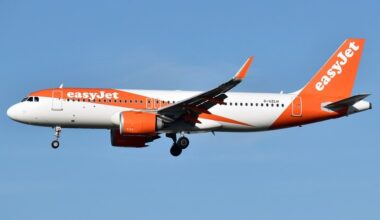 En pleines bouffées délirantes, le passager d’un vol Lyon-Porto tente de s’introduire dans le cockpit : il est immobilisé et l’avion fait demi-tour