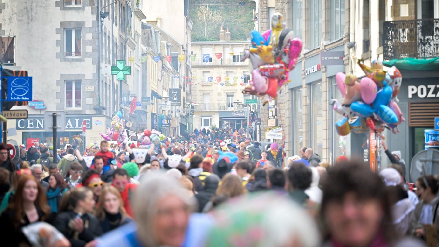 Toutes ces fêtes populaires qui s’éloignent d’un label lié à l’entrepreneur d’extrême droite Pierre-Édouard Stérin