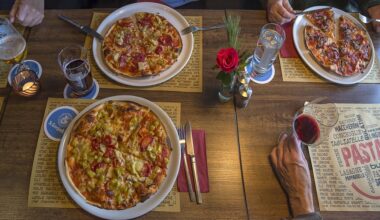 Des touristes françaises fuient sans payer la note : la restauratrice les retrouve grâce à Facebook et débarque avec la facture devant leur logement