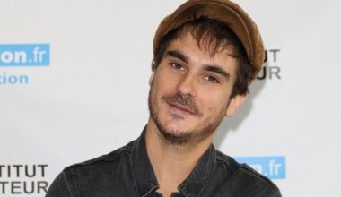personne ne le sait mais cette chanson est écrite par un auteur de polars ultra connu