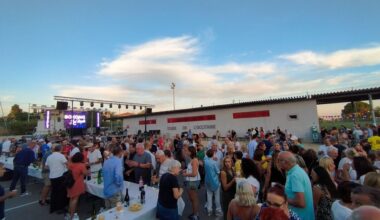 La fête démarre en fanfare avec un large public