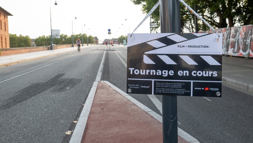 C’est quoi ce tournage où un homme saute au-dessus du Pont Neuf à Toulouse ?