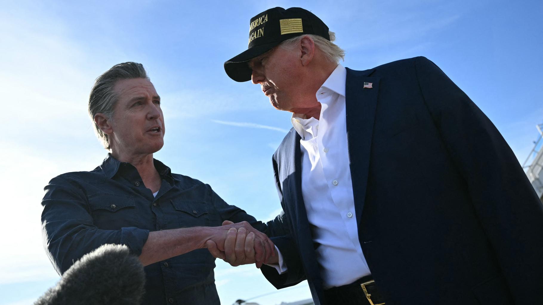 Pour se moquer de Trump, le démocrate Gavin Newsom imite ses tweets et détourne son slogan « MAGA »