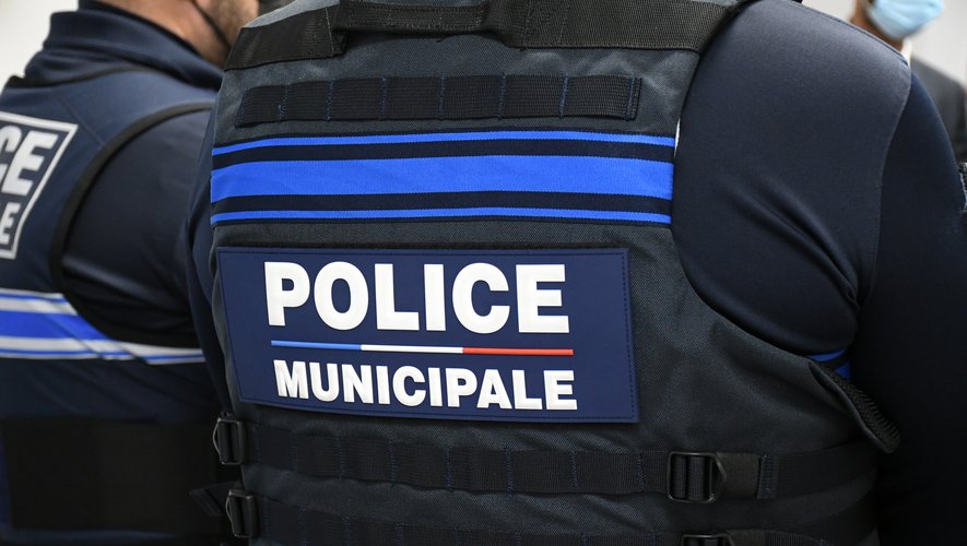 La police le contrôle pour défaut de ceinture de sécurité et découvre qu’il conduit sans permis depuis… quinze ans