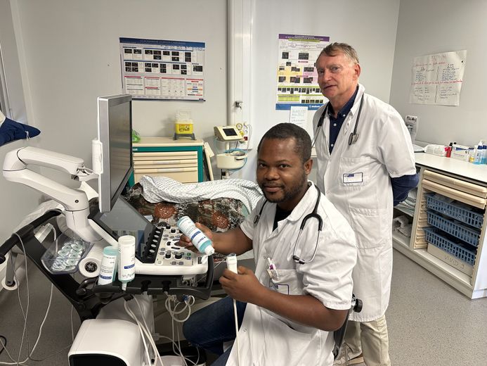 Le docteur Gildas Ganse et le professeur Didier Carrié.