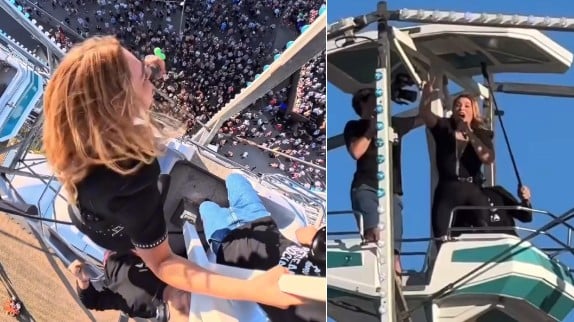 la performance spectaculaire de Santa au sommet d'une grande roue !