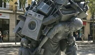 Une statue située à Barcelone et attribuée à Jaume Plensa devient virale et cumule des millions de vues sur les réseaux sociaux… Seul problème : elle n’existe pas