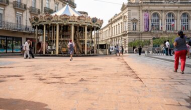 Périmètre de sécurité et sable absorbant répandu sur le sol : que s’est-il passé ce matin près de la station de tramway Comédie à Montpellier ?