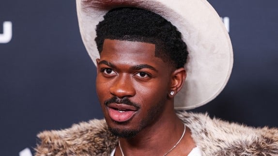 Lil Nas X sort du silence après son arrestation